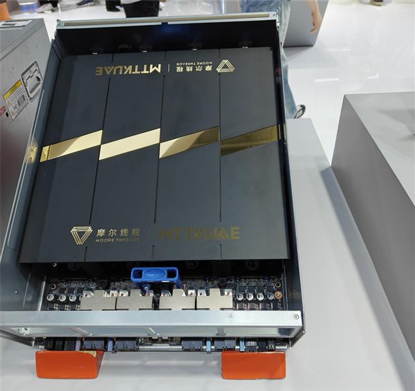 摩尔线程WAIC亮出硬核科技：国产全功能GPU加速AI与千行百业(图8)