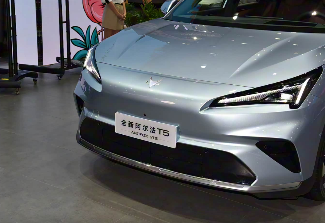 代表全新阿尔法T5(图4)